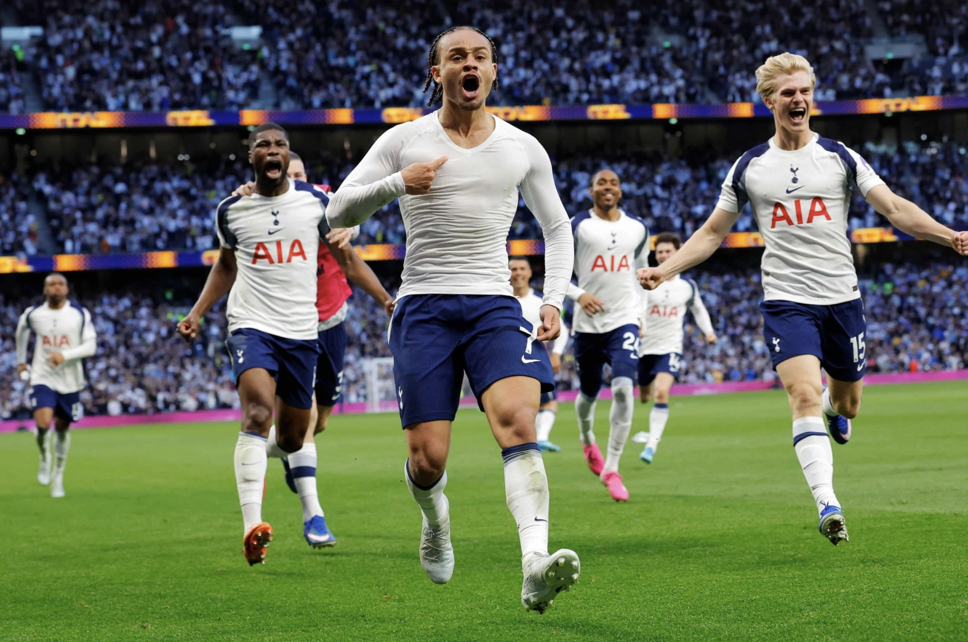 6 điểm nhấn đáng chú ý nhất vòng 33 Ngoại hạng Anh