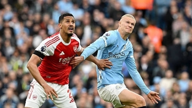 Nếu Arsenal và Man City bằng điểm, chức vô địch Ngoại hạng Anh sẽ thuộc về đội nào?