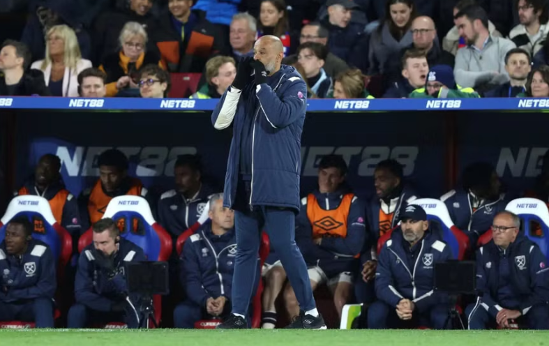 West Ham lỡ cơ hội ‘tiễn’ Tottenham khỏi Ngoại hạng Anh