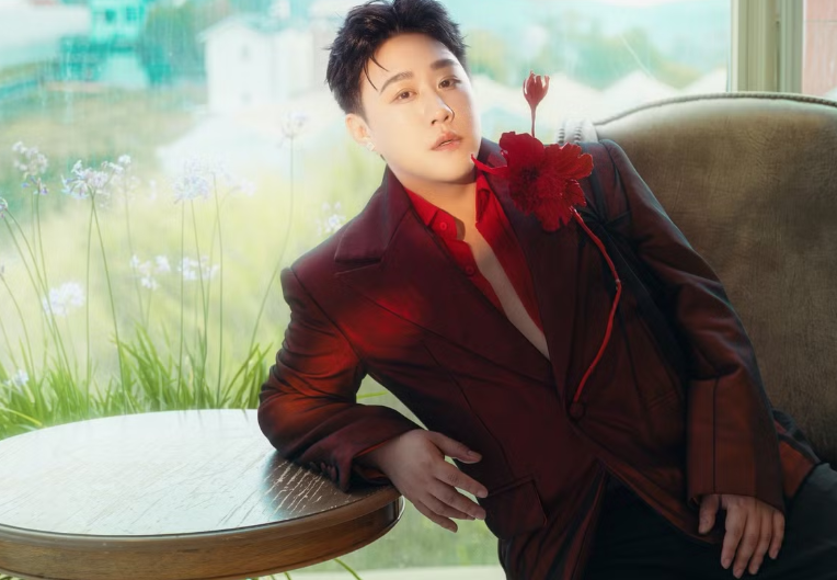 Trung Quân Idol vướng không ít ồn ào, từng được mệnh danh 'thánh mưa'