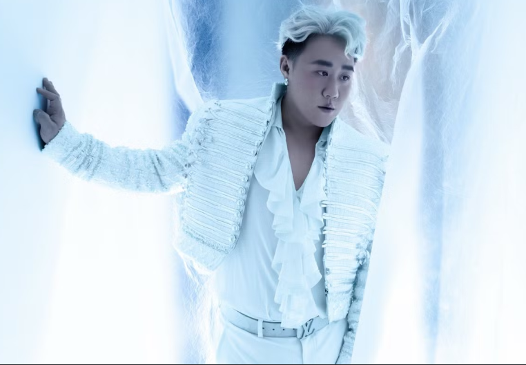 Trung Quân Idol vướng không ít ồn ào, từng được mệnh danh 'thánh mưa'