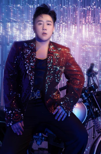 Trung Quân Idol vướng không ít ồn ào, từng được mệnh danh 'thánh mưa'