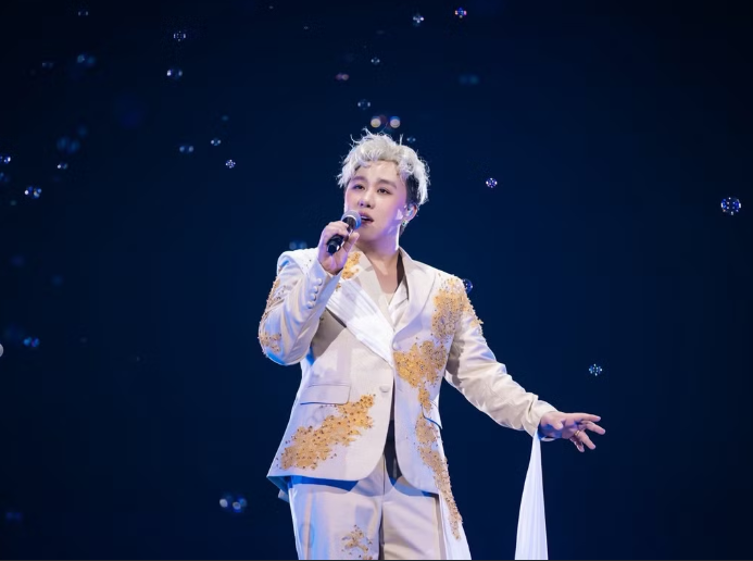 Trung Quân Idol vướng không ít ồn ào, từng được mệnh danh 'thánh mưa'