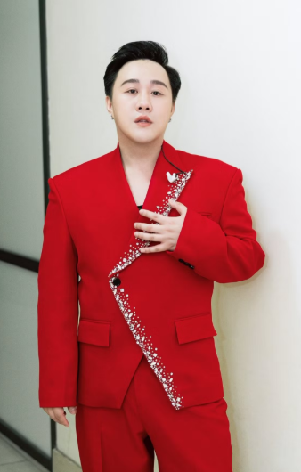 Trung Quân Idol vướng không ít ồn ào, từng được mệnh danh 'thánh mưa'