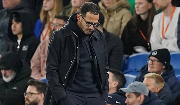 Chelsea rơi vào hỗn loạn: Liam Rosenior mất kiểm soát phòng thay đồ sau trận thua Brighton
