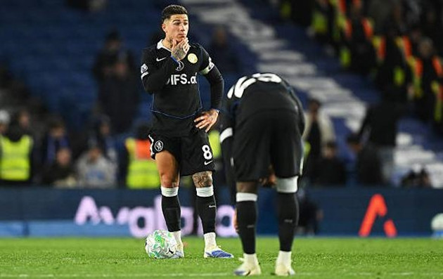 Chelsea rơi vào hỗn loạn: Liam Rosenior mất kiểm soát phòng thay đồ sau trận thua Brighton