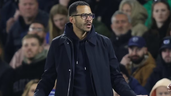 Chelsea sa thải HLV Rosenior, bồi thường sô tiền khổng lồ