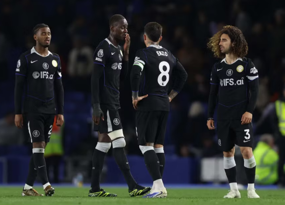 Chelsea sa thải HLV Rosenior, bồi thường sô tiền khổng lồ