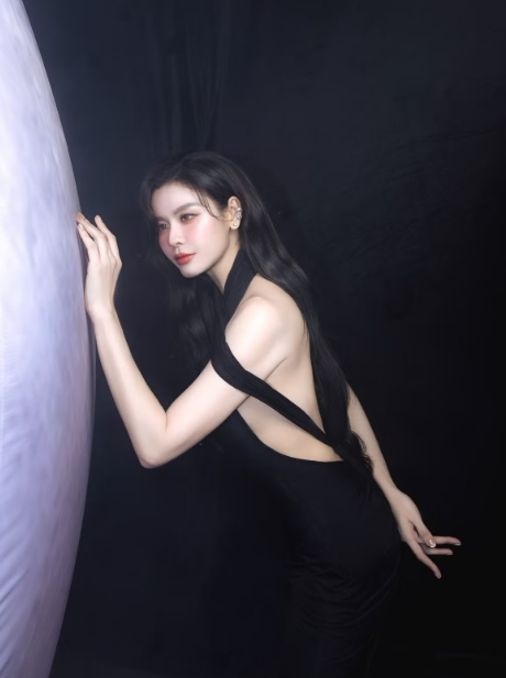 Trương Quỳnh Anh khoe sắc vóc xinh đẹp lấn át dàn mỹ nhân