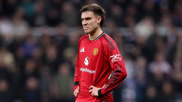 Man Utd thực hiện cuộc thanh trừng lịch sử: 13 cầu thủ sẽ rời Old Trafford