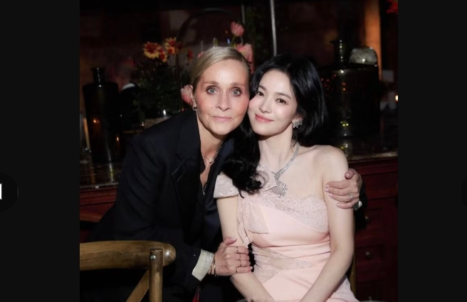 Song Hye Kyo hút mọi ánh nhìn với vẻ đẹp tựa công chúa ở tuổi U50