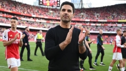 Sức mạnh từ chiếc áo bó của Mikel Arteta đưa Arsenal tới ngôi vương