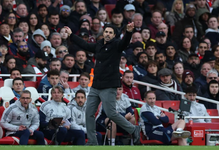 Sức mạnh từ chiếc áo bó của Mikel Arteta đưa Arsenal tới ngôi vương