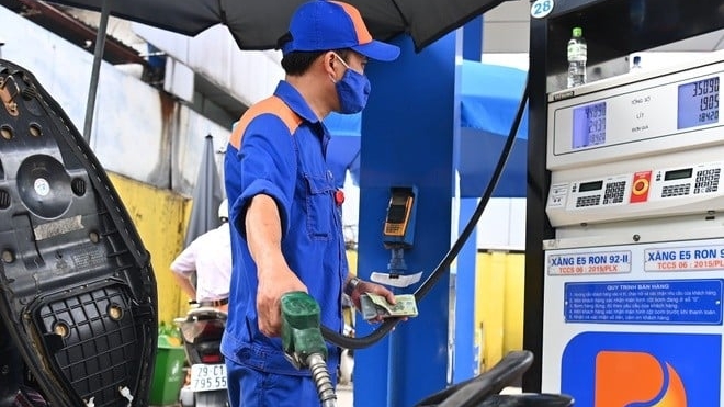 Bộ Công Thương dừng điều hành giá dầu hỏa, doanh nghiệp tự quyết từ 29/4