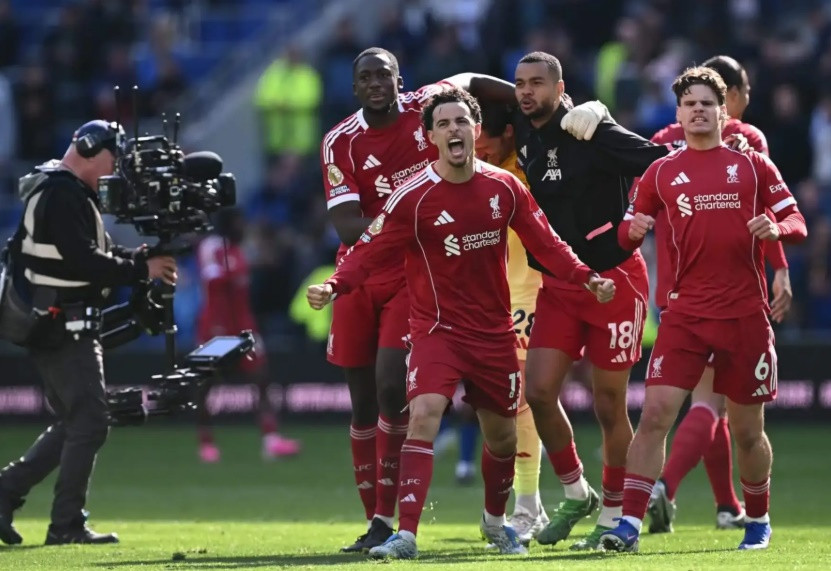 Liverpool đối mặt sai lầm lịch sử nếu bán linh hồn bản địa Curtis Jones