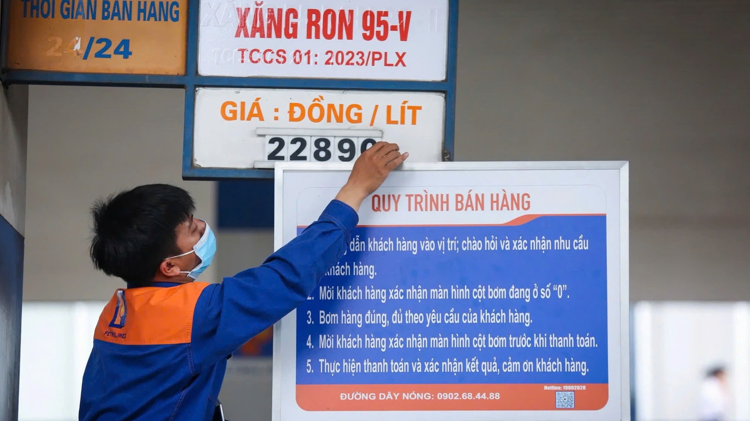 Giá xăng dầu đồng loạt tăng trước kỳ nghỉ lễ 30/4 - 1/5