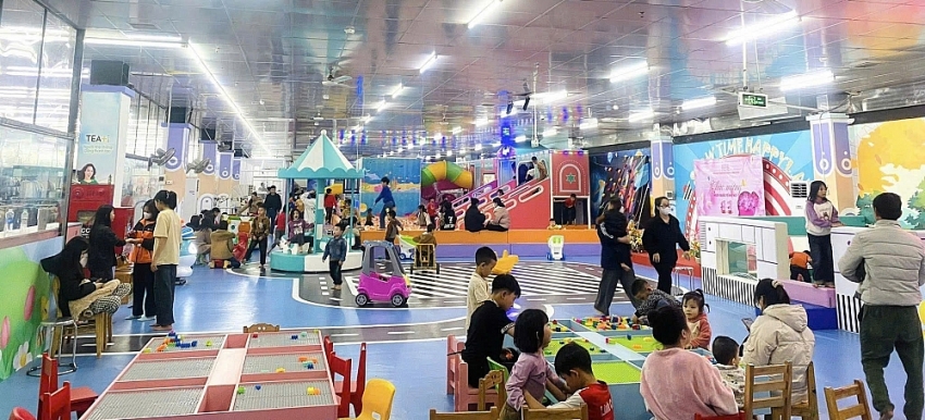 Nghỉ lễ 30.4 - 1.5: Bán lẻ đông khách, sức mua phân hóa