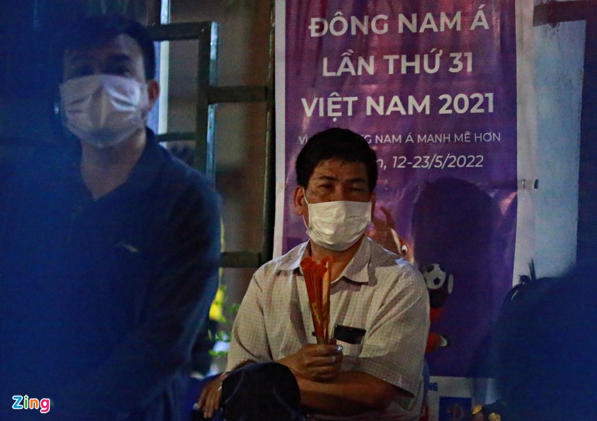 Hàng trăm người săn vé xem U23 Việt Nam xuyên đêm Hàng trăm người săn vé xem U23 Việt Nam xuyên đêm