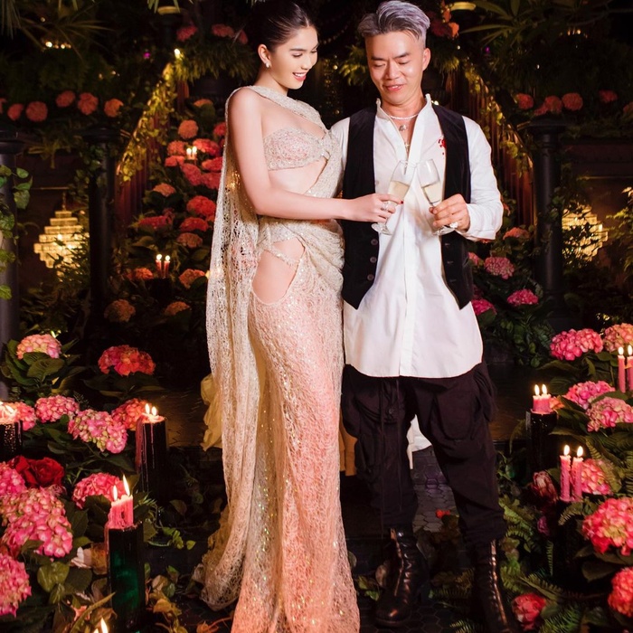 Có bạn như Ngọc Trinh chắc 'tức xỉu' vì đi sinh nhật mà lỗng lẫy giật hết spotlight chủ tiệc