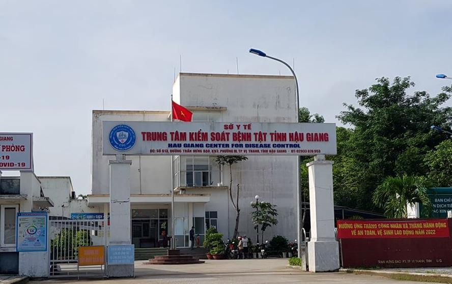 Đằng sau lời tuyên bố ‘hùng hồn’ trả lại túi quà cho Công ty Việt Á của Giám đốc CDC