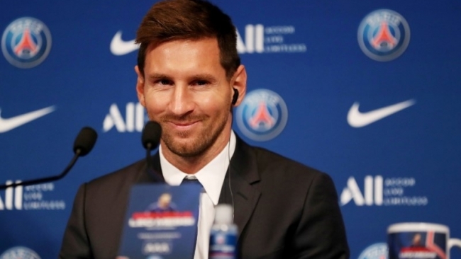 Messi đáp trả PSG