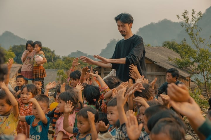 Đen Vâu dành toàn bộ doanh thu từ MV mới để xây trường cho em nhỏ vùng cao