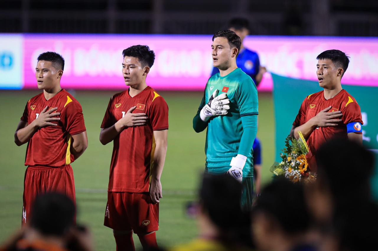 HLV Troussier dẫn dắt đội tuyển Việt Nam đấu Hong Kong