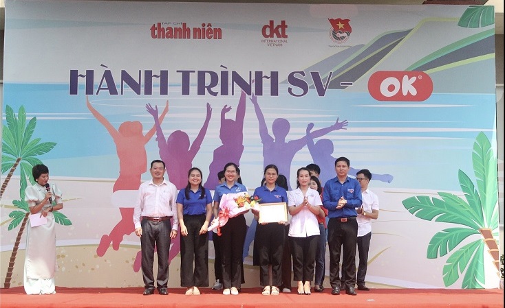 Đoàn viên, sinh viên tỉnh Quảng Bình hào hứng với "Hành trình SV - OK" Đoàn viên, sinh viên tỉnh Quảng Bình hào hứng với "Hành trình SV - OK"