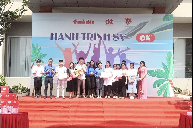 Đoàn viên, sinh viên tỉnh Quảng Bình hào hứng với "Hành trình SV - OK" Đoàn viên, sinh viên tỉnh Quảng Bình hào hứng với "Hành trình SV - OK"