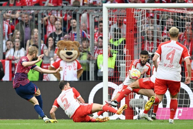 Thua ngược 1-3 trước RB Leipzig, Bayern Munich có nguy cơ thành cựu vương Bundesliga ảnh 3