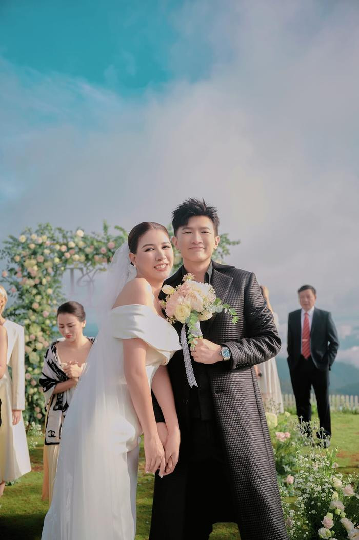 Trang Trần chính thức lên xe hoa cùng chồng Việt kiều, đám cưới có 1 "vị khách" vô cùng đặc biệt