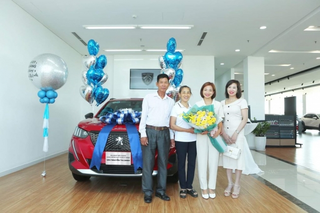 THACO AUTO hoàn tất thủ tục tặng xe Peugeot 2008 cho VĐV Nguyễn Thị Oanh