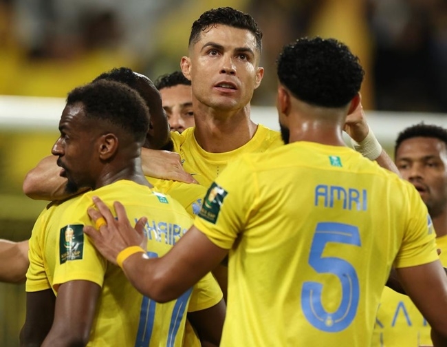 Ronaldo tỏa sáng đưa Al Nassr vào chung kết