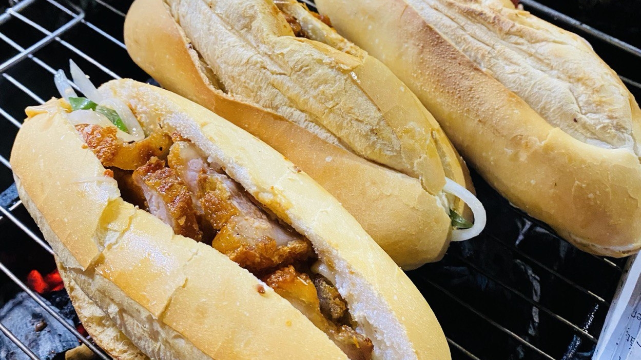 Đến Đà Nẵng thưởng thức bánh mì heo quay ngon nhất thế giới