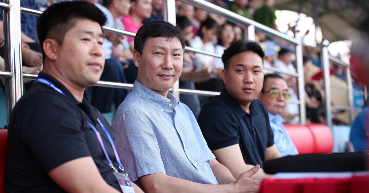 V-League có gì cho HLV Kim Sang Sik?