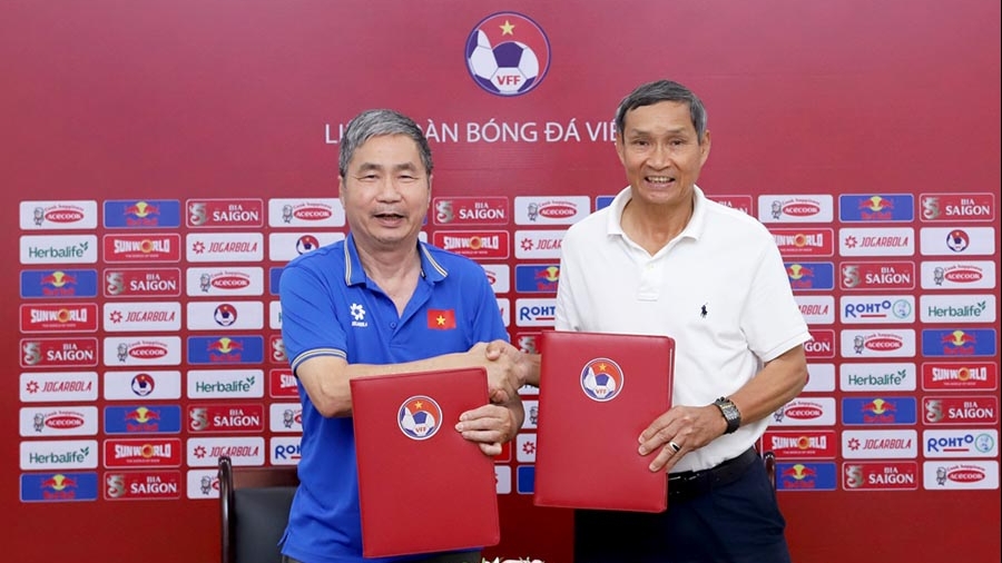 Huấn luyện viên Mai Đức Chung tái hợp tuyển nữ Việt Nam