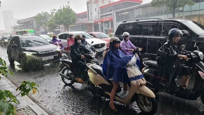 Dự báo thời tiết ngày 13/5: Bắc Bộ mưa rào và dông, Nam Bộ nắng nóng gay gắt
