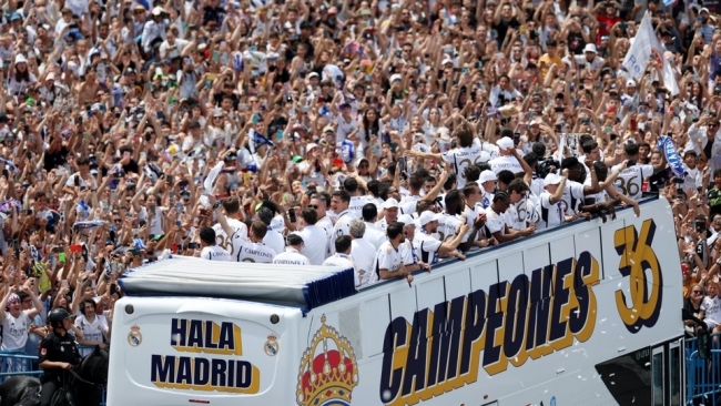 Biển người ăn mừng chức vô địch của Real Madrid