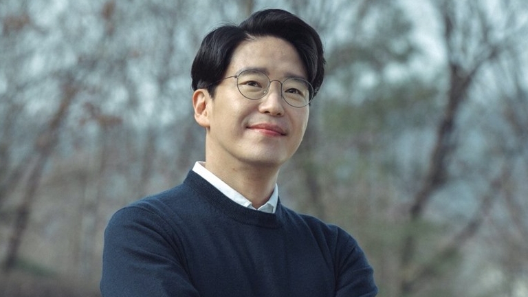 Trùm vai phản diện Uhm Ki Joon chính thức kết hôn ở tuổi 48