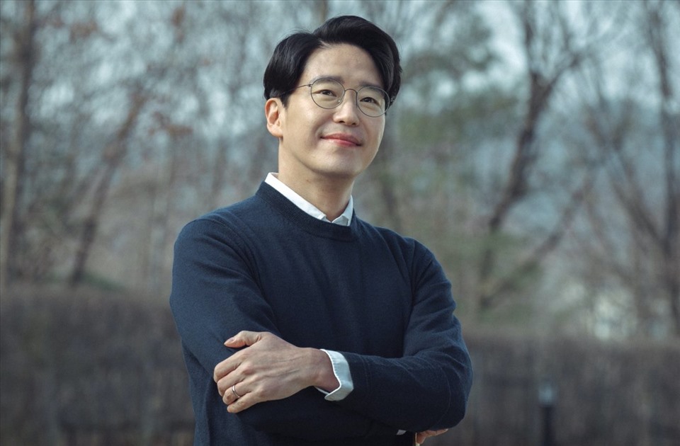 Trùm vai phản diện Uhm Ki Joon chính thức kết hôn ở tuổi 48