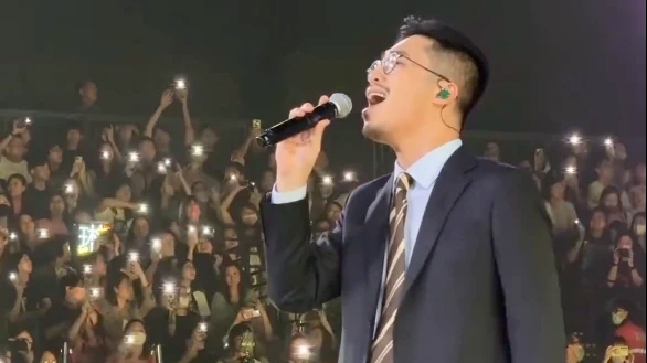 Vũ. gây sốt tại Hồng Kông