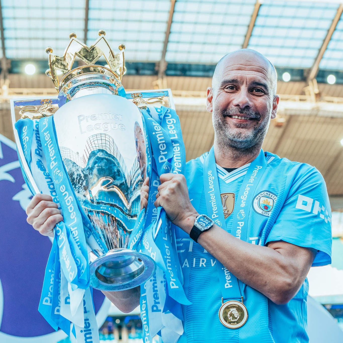 Những khoảnh khắc đặc biệt trong ngày Man City làm nên lịch sử với chức vô địch Ngoại hạng Anh Những khoảnh khắc đặc biệt trong ngày Man City làm nên lịch sử với chức vô địch Ngoại hạng Anh
