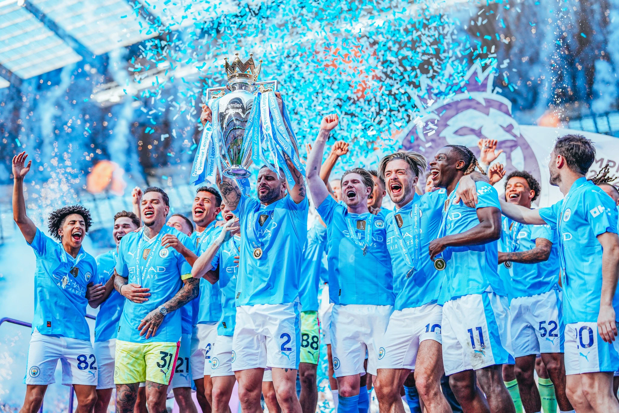 Những khoảnh khắc đặc biệt trong ngày Man City làm nên lịch sử với chức vô địch Ngoại hạng Anh Những khoảnh khắc đặc biệt trong ngày Man City làm nên lịch sử với chức vô địch Ngoại hạng Anh