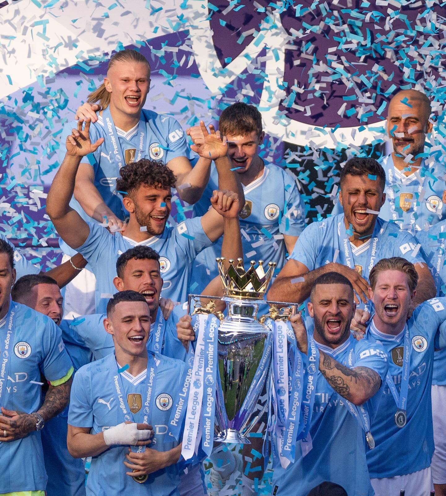 Những khoảnh khắc đặc biệt trong ngày Man City làm nên lịch sử với chức vô địch Ngoại hạng Anh Những khoảnh khắc đặc biệt trong ngày Man City làm nên lịch sử với chức vô địch Ngoại hạng Anh