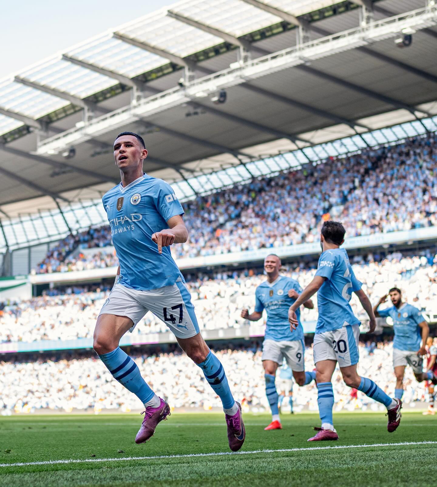 Những khoảnh khắc đặc biệt trong ngày Man City làm nên lịch sử với chức vô địch Ngoại hạng Anh Những khoảnh khắc đặc biệt trong ngày Man City làm nên lịch sử với chức vô địch Ngoại hạng Anh