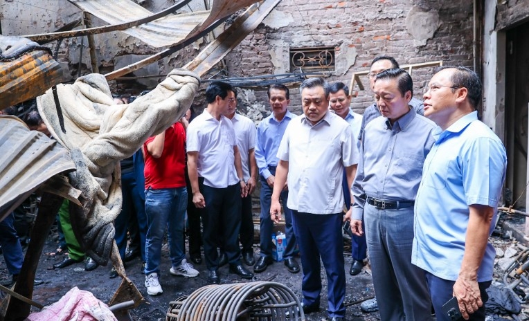 Thủ tướng yêu cầu khẩn trương điều tra nguyên nhân vụ cháy ở Hà Nội