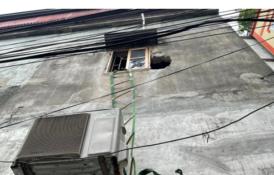 Vụ cháy khiến 14 người tử vong: Chủ nhà trọ đục tường, trèo thang dây thoát khỏi đám cháy