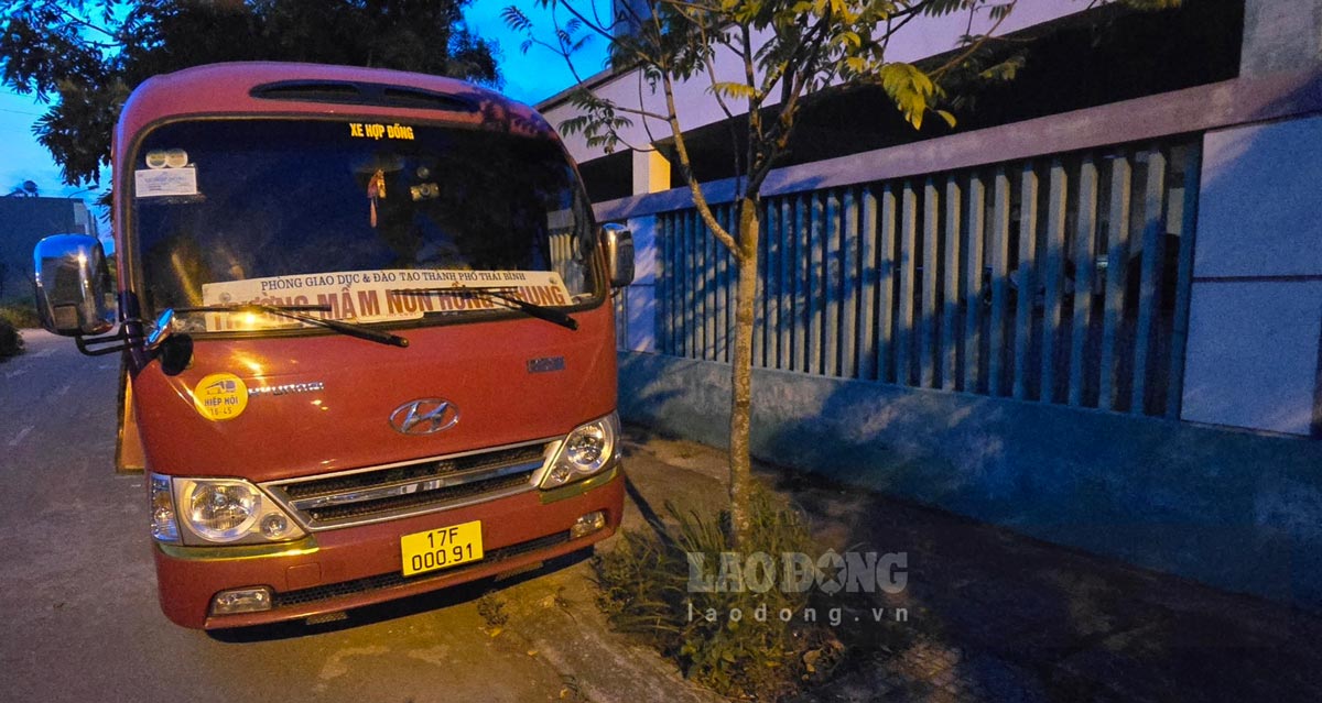 Đập phá cửa xe đưa đón, giải cứu trẻ mầm non bị bỏ quên trên xe ở Thái Bình