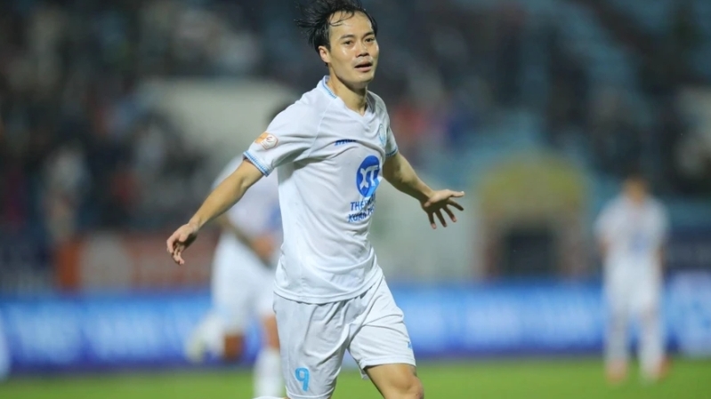 Văn Toàn báo tin vui trước trận quyết đấu Hà Nội FC