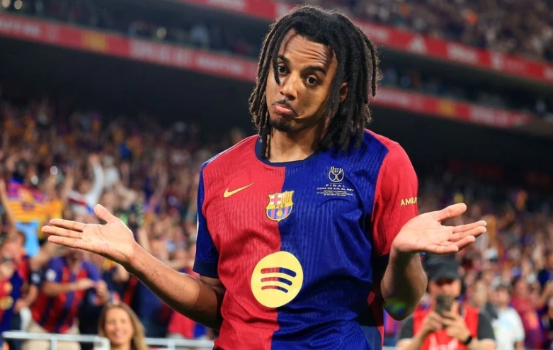 Hậu vệ Barca có cơ hội làm đồng đội của C. Ronaldo